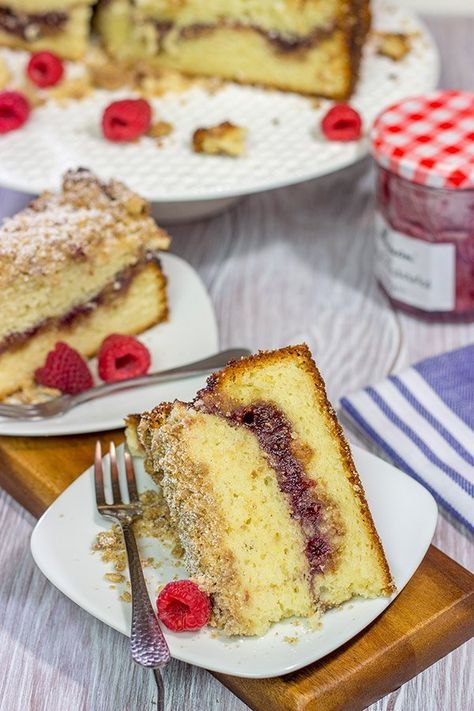 Raspberry Jam Filled Coffee Cake | Perfect for weekend brunch! Jam Coffee Cake, Filled Coffee Cake, Cake With Jam, Raspberry Cake Filling, Cheesecake Oreo, Raspberry Preserves, Raspberry Cake, Cheesecake Desserts, Cake Fillings