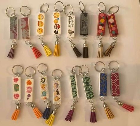 Jenga Block Keychain Ideas, Jenga Pieces Crafts, Jenga Ornaments, Jenga Diy, Profitable Crafts, Jenga Blocks, Key Change, Group Crafts, Personalised Gifts Diy