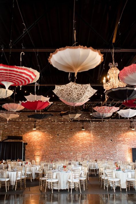 Circus Wedding Theme, Carnival Wedding Theme, Whimsical Circus, Vintage Carnival Wedding, Cirque Vintage, Vintage Circus Theme, Vintage Circus Party, Wedding Venues In Virginia, Circus Wedding