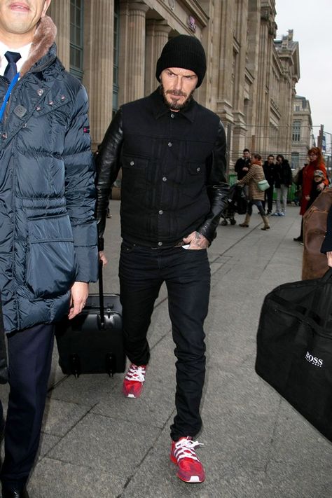 David Guys Sneakers, David Beckham Style Outfits, Red Sneakers Men, David Beckham Style, Different Types Of Sneakers, Most Stylish Men, Best Dressed Man, Outfits Hombre, Red Sneakers