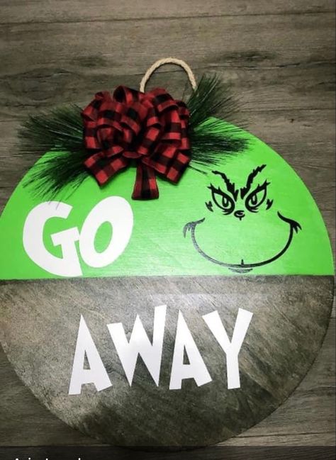 Christmas Circle Wood Signs Grinch, Grinch Christmas Door Hangers, Grinch Street Sign, Grinch Christmas Gift Ideas Diy, Grinch Door Hanger Diy, Grinch Circle Sign, Diy Grinch Door Hanger, Grinch Wooden Signs, Grinch Signs Wooden Diy