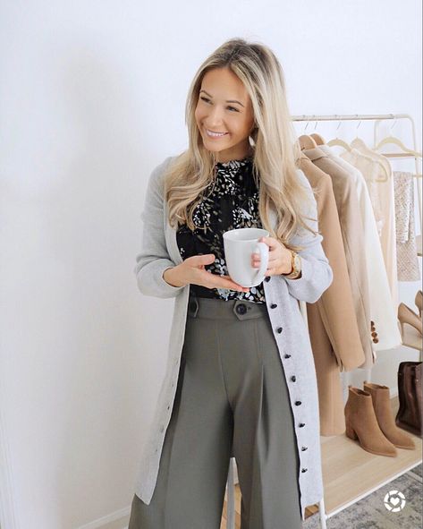 WHBM outfit for work #workwear #officestyle Whbm Outfits, Business Chic Outfits, Outfit For Work, Summer Office Outfits, Casual Work Outfits Women, Cardigan Dress, Spring Work, Spring Work Outfits, Summer Office