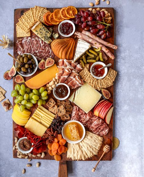 Meat Cheese Platters, Cheese Table, Cranberry Cheese, Charcuterie Inspiration, Charcuterie Platter, Charcuterie Cheese, Kinds Of Cheese, Party Food Platters, Charcuterie And Cheese Board