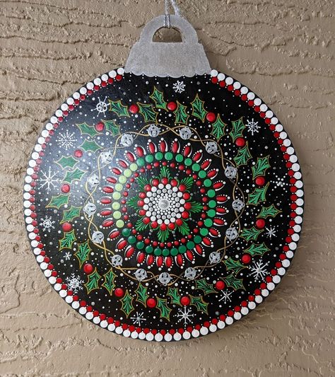 Jeannine Damstetter (@pd13jd) • Instagram photos and videos Rock Soup, Time And Patience, Christmas Mandala, Painted Christmas Ornaments, Ornament Ideas, Painted Ornaments, Mandala Painting, Folk Art Painting, Christmas Paintings