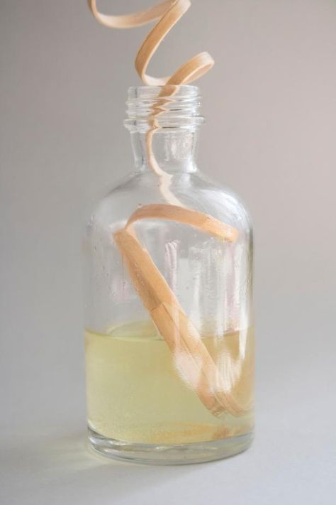 How to Make Your Own Diffuser Oil and Reeds How To Make A Reed Diffuser Diy, Wood Bead Diffuser Diy, Reed Diffuser Refill Diy, Diffuser Reeds Diy, Diy Reed Diffuser, Reed Diffuser Oil, Paper Landscape, Diffuser Oil, Diy Aromatherapy