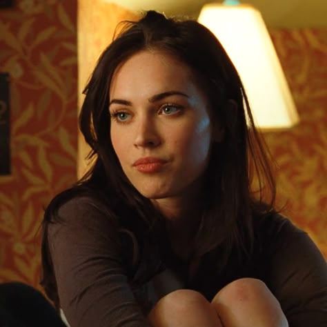 Fox Pfp, Jennifer Check, Movie Aesthetic, Jennifer's Body, Megan Fox, A Woman, Fox