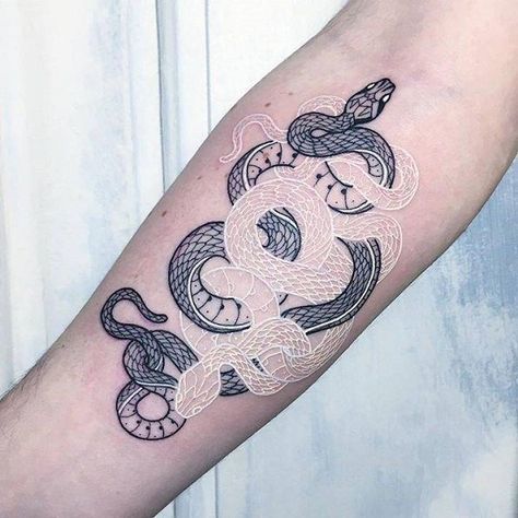 A Symbol of Re-Birth. Snakes, as mentioned above are considered to be a symbol of rebirth. The same symbol of snake tattoos have been depicted in the above image. Serpent Tattoo, Tato Henna, Snake Tattoo Design, Inspiration Tattoos, Initial Tattoo, Diy Tattoo, Snake Tattoo, White Tattoo, Hand Tattoo