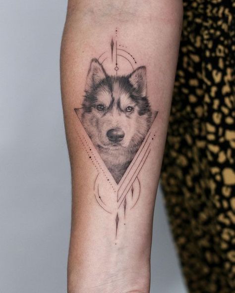 Looking for a way to honor your pet's legacy? Consider a pet memory tattoo as a timeless tribute. #HonoringMyPet #MemoryTattoo Geometric Dog Tattoo, Pet Tattoo Ideas, Husky Tattoo, Tatoo Dog, Pet Memorial Tattoo, Dog Portrait Tattoo, Puppy Tattoo, Small Dog Tattoos, Pet Tattoos