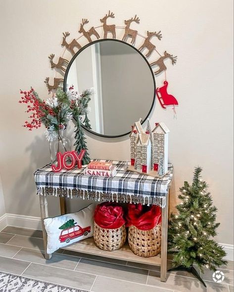 Christmas Decor Ideas For Living Room No Fireplace, Christmas Decor Ideas Mobile Home, Realistic Christmas Decor, Christmas Small Home Decor, Classic Santa Christmas Decor, Christmas Entryway Mirror Decor, Apartment Decorated For Christmas, Vintage Christmas Tree Themes, Mud Room Christmas Decor Ideas