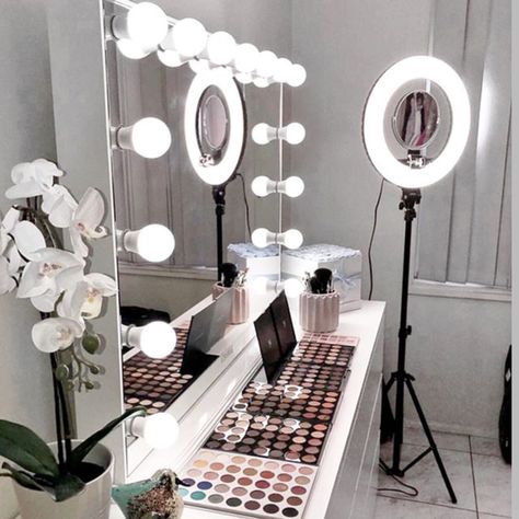 Make Ip, Ring Lights, Lash Salon, Beauty Room Decor, La Colors, Makeup Aesthetic, Makeup Salon, Makeup Studio, Makeup Room