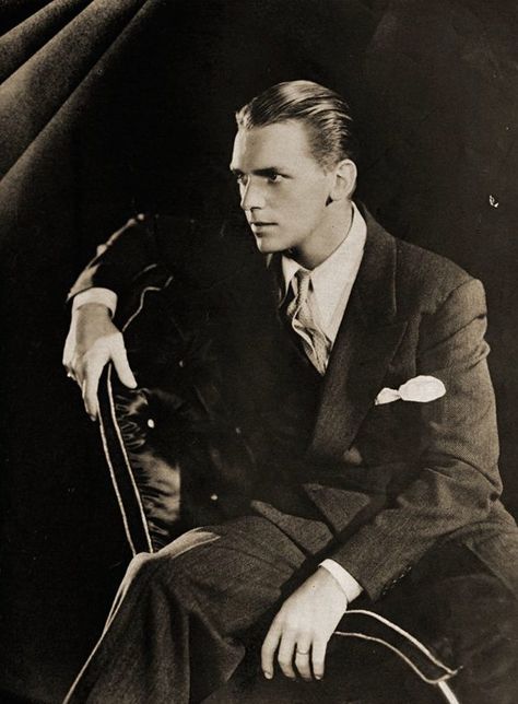 Douglas Fairbanks, Jr., 1932 Douglas Fairbanks Jr, Douglas Fairbanks, Vintage Gentleman, Old Paris, Shadow Photos, Vintage Suits, Male Photography, Elegant Man, Mystery Novels