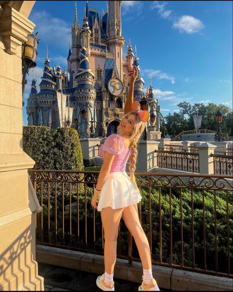 Disneyland Paris Outfit April, Disney World Aesthetic Outfits Summer, Disney Aesthetic Outfit Ideas, Disneyland Outfits Aesthetic Summer, Disney Outfit Ideas Summer, Disneyland Inspo Pics, Disneyland Outfit Ideas Summer, Disney World Outfits Spring, Disney Outfit Inspo Summer