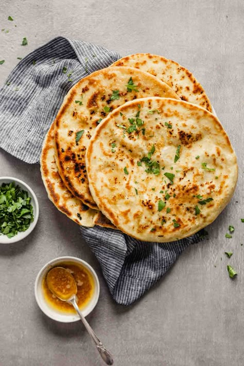 Soft and chewy homemade garlic naan bread! This is the EASIEST yeasted bread you will ever make. It’s addictively soft and full of flavor from garlic and browned butter. Learn how to make this skillet bread with a simple-to-follow recipe, step shots and cooking video. Naan Bread Photography, Naan Food Photography, Griddle Bread, Bread And Peanut Butter, Dinner Rolls Quick, Homemade Garlic Naan, Cornbread Dinner, Bread With Garlic, Garlic Naan Bread