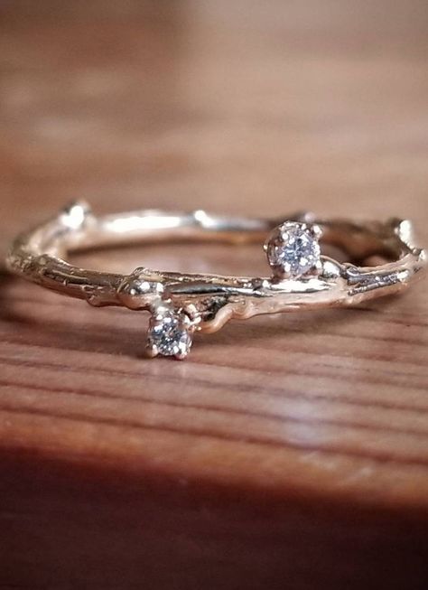 The Most Unusual and Unique Wedding Rings - Belle The Magazine | Unique boho Wedding Ring inspired by branches in gold and diamonds Womens Rings Unique, Wedding Rings Sets His And Hers, Boho Wedding Ring, Unusual Wedding Rings, Unique Wedding Rings, Wedding Rings Round, Celtic Wedding Rings, Unique Diamond Engagement Rings, Wedding Rings Unique