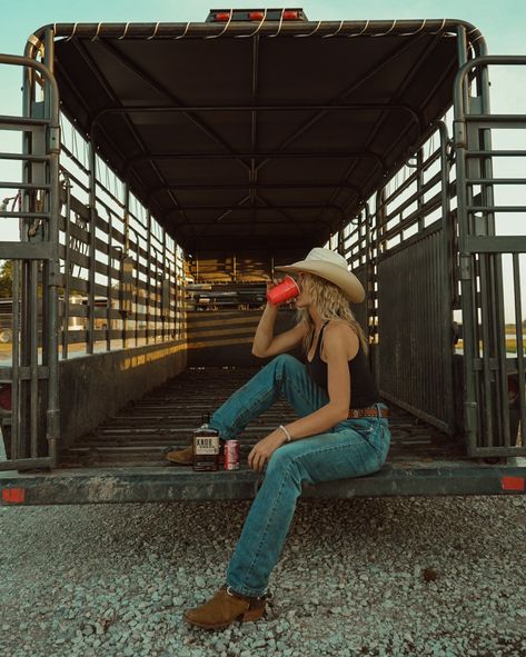 Knob n coke plz 🤞🏻 . . . . . #wiskey #cowgirl #western #inspo #cowboying #summer #westernphotography Cowgirl Christmas Photoshoot, Red Hair Cowgirl Aesthetic, Western Style Photoshoot, Country Girl Photoshoots, Western Wedding Guest Outfit, Cowgirl Photoshoot Ideas, Western Cowgirl Aesthetic, Rustic Photoshoot, Cute Photoshoot Ideas