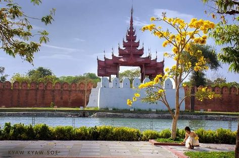 Myanmar Traditional Art, Mandalay Palace, Myanmar Photo, Feeling Photos, Love Feeling Photos, Myanmar Art, Myanmar Travel, Photo Album Layout, Album Layout