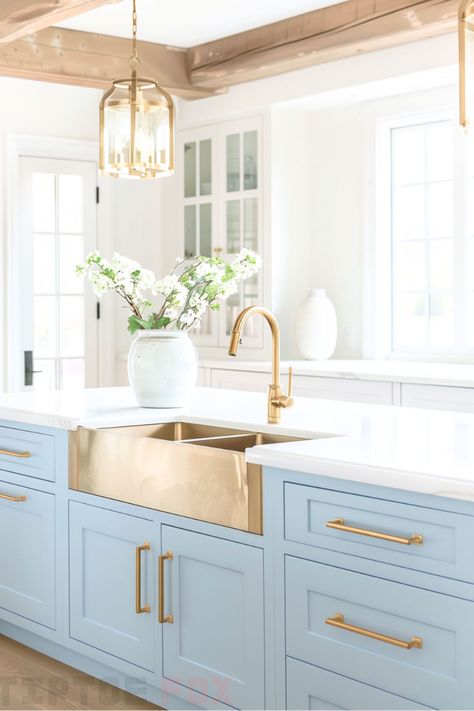 white countertops gold sink gold faucet gold hardware gold light fixtures blue island cabinets exposed wood beams white kitchen design Farmhouse Sink Ideas, Gold Light Fixtures, Copper Kitchen Sink Farmhouse, Gold Sink, Bus Build, Copper Farmhouse Sink, Contemporary White Kitchen, Glossy Kitchen, Blue Kitchen Designs