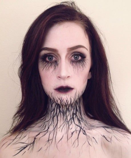 This Is As Pretty As “Scary” Halloween Makeup Gets #refinery29 https://www.refinery29.com/en-us/2013/10/55906/halloween-makeup-evil-fairy-forest Halloween Makeup Beautiful, Creatures Creepy, Dark Halloween Makeup, Halloween Zombie Makeup, Makeup With Glasses, Beautiful Halloween Makeup, Zombie Halloween Makeup, Halloween Make-up Looks, Evil Fairy