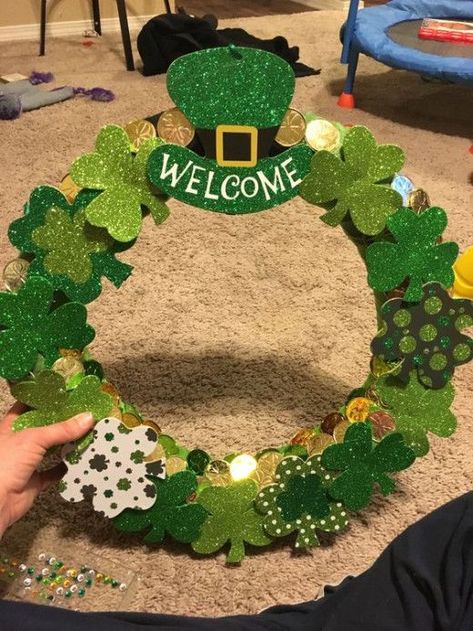 Green Day Celebration In Preschool, March Decorations, Diy St Patricks Day Wreath, Premier Mai, Diy St Patrick's Day Crafts, St Patricks Day Craft, Diy St Patricks Day Decor, San Patrick Day, Sant Patrick