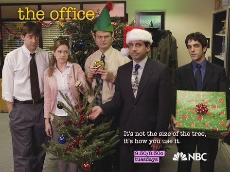 All of the annual Office Christmas parties The Office Christmas Wallpaper, Office Christmas Episodes, Office Xmas Party, Christmas Wallpaper Iphone, The Office Christmas, Christmas Memes Funny, Party Planning Guide, The Office Show, Christmas Episodes