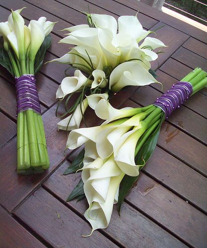 Arm Sheath Bouquets/Teardrop Bouquet | Flickr - Photo Sharing! Diy Wedding Bouquet Fake Flowers, Wedding Bouquet Fake Flowers, White Calla Lily Bouquet, Alternative Wedding Bouquet, Teardrop Bouquet, Calla Lily Bouquet, Purple Wedding Bouquets, Lily Wedding, Lily Bouquet