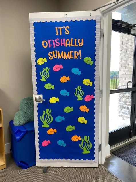 Door Design Classroom, July Classroom Door Ideas, Daycare Door Ideas, Daycare Wall Decor, Preschool Door Decorations, Aesthetic Classroom, Spring Classroom Door, Class Door Decorations, Summer Door Decorations