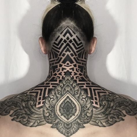 Nape Tattoo, Throat Tattoo, Chicano Style Tattoo, Cool Chest Tattoos, Modern Tattoos, Popular Tattoos, Chest Tattoo, Blackwork Tattoo, Couple Tattoos