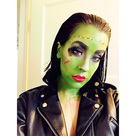 Female Frankenstein Halloween costume idea Girl Frankenstein Costume, Female Frankenstein Costume, Frankenstein Makeup Female, Female Frankenstein, Goth E-girl Makeup, Chica Costume, Frankenstein Halloween Costumes, Frankenstein Makeup, Goth Halloween Costume