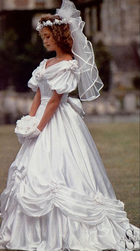 Wedding Dresses 90s, Costume Room, 1980s Wedding Dress, 90s Wedding Dress, Vintage Weddingdress, Dramatic Wedding Dress, Mexican Wedding Dress, Vintage Brides, Korean Wedding