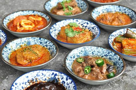 5 Peranakan restaurants to visit for delicious Nyonya cuisine | SG Magazine Online Restaurants Video, Aesthetic Singapore, Restaurants Aesthetic, Singapore Luxury, Peranakan Food, Singapore Restaurants, Singapore Airport, Food Singapore, Singapore Attractions