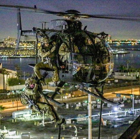 You Have To See This Crazy Photo Of A Night Stalker MH-6 Dropping Commandos On Long Beach - The Drive 160th Soar, Helicopter Plane, Night Stalker, Military Wallpaper, Military Special Forces, Military Hardware, Military Artwork, Special Force, Military Pictures