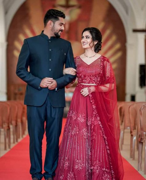 Reception Wedding Poses, Engagement Copul Photos Indian, Ring Ceremony Look For Bride, Wedding Dresses For Couples Indian, Reception Photography Indian, Reseption Pose Couple, Reception Copul Pose, Couple Poses Reception, Reception Shoot Poses