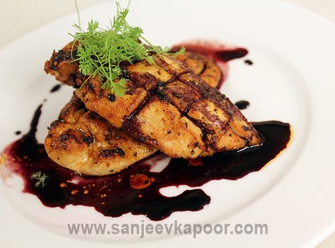 Wine Reduction Sauce, Simple Grilled Chicken, Red Wine Reduction Sauce, Red Wine Recipe, Red Wine Reduction, Marinating Chicken Breast, Seasoning Blends, Chicken Recipies, Red Wine Sauce