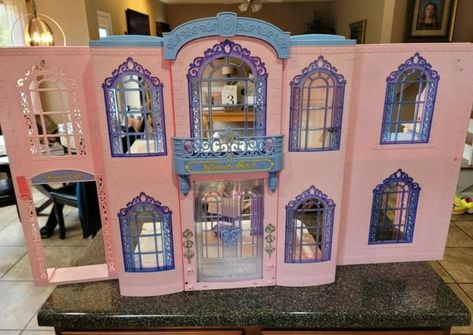 Barbie Hotel, Lps Houses, Free Motivational Quotes, Dollhouse Printables, Quotes Wallpapers, Barbie Doll House, Barbie Life, Disney Dolls, Barbie Dream House