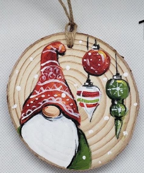 Painted Wood Disc Ornaments, Christmas Wooden Slices Ideas, Diy Ornaments Christmas Wood Slice, Gnome Wood Slice Ornament Diy, Burnt Wood Ornaments, Natural Wood Ornaments, Painted Wooden Disc Ornaments, Woodslice Decoration Christmas, Christmas Ornaments Homemade Wood Slices