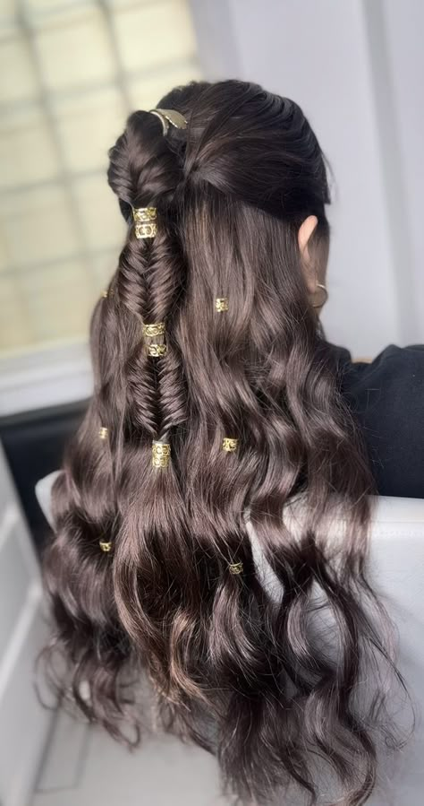 Mermaid Hair With Braids, Arabic Hair Styles, Middle Eastern Hairstyles, Arab Hairstyles, Arabian Hairstyle, Genie Hair, Ramadan Hairstyles, Ancient Hairstyles, Indian Hair Styles