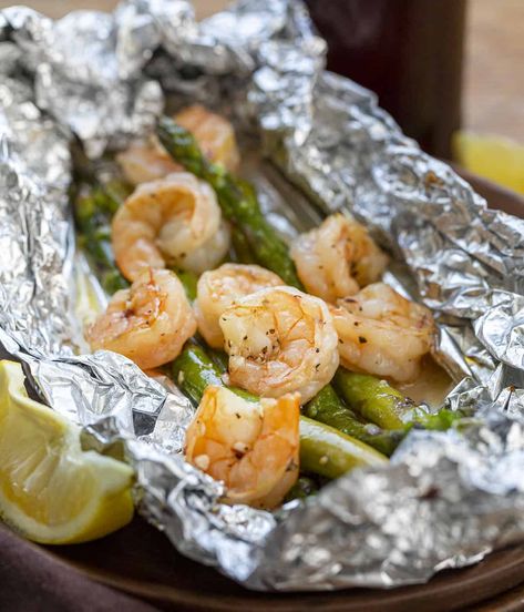 Baked Shrimp and Asparagus Foil Packs Baked Shrimp And Asparagus, Foil Pack Meals, Foil Dinners, Foil Packs, Foil Packet Meals, Shrimp And Asparagus, Baked Shrimp, Shrimp Seasoning, Foil Packets