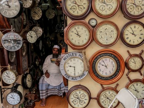 Chor Bazaar, Crawford Market, South Mumbai, Weather In India, India Shopping, Backpacking India, India Culture, Religious Paintings, Visit India