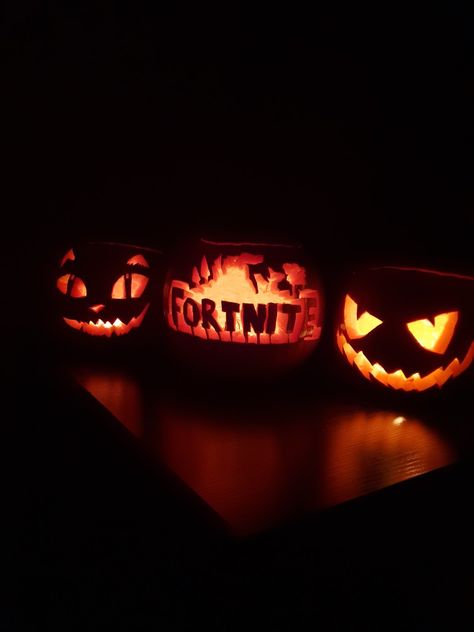 Fortnite Halloween pumpkin 9th Birthday Party Themes, Fortnite Pumpkin Carving, Fortnite Pumpkin, Fortnite Halloween, Halloween Pumpkin Ideas, Fortnite Party, Halloween Pumpkin Carving, Party Themes Ideas, 9th Birthday Party