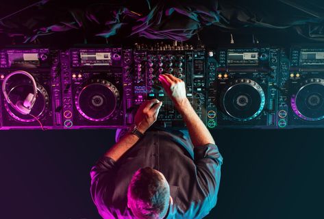 Learn the most exciting and fascinating course from the best institute in Indore and become an amazing DJ. Dj School, Turntables Dj, Trance Music, Music Technology, Best Dj, People Dancing, Disc Jockey, Electronic Dance Music, Dj Music