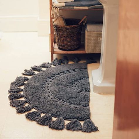 Small Bathroom Rug Ideas, Bathroom Rug Placement, Bath Rug Ideas, Bathroom With Rug, Bathroom Rugs Ideas Master, Master Bath Rug, Farmhouse Bathroom Rug, Small Bathroom Rugs, Round Bathroom Rugs