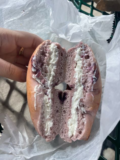 Blueberry Bagel Sandwich, Blueberry Bagel Breakfast Sandwich, Everything Bagel And Cream Cheese, Blueberry Cream Cheese Bagel, Bagel And Cream Cheese Aesthetic, Blueberry Bagel, Bagel Cream Cheese, Easy Healthy Meal Prep, Pretty Dessert