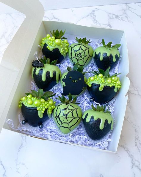 #halloween #treats #deserts Coffin Strawberries, Easy Halloween Strawberries, Halloween Dessert Boxes, Halloween Chocolate Strawberries, Halloween Strawberry, Oogie Boogie Chocolate Covered Strawberries, Fall Strawberries, Frankenstein Chocolate Covered Strawberries, Halloween Witch Chocolate Covered Strawberries