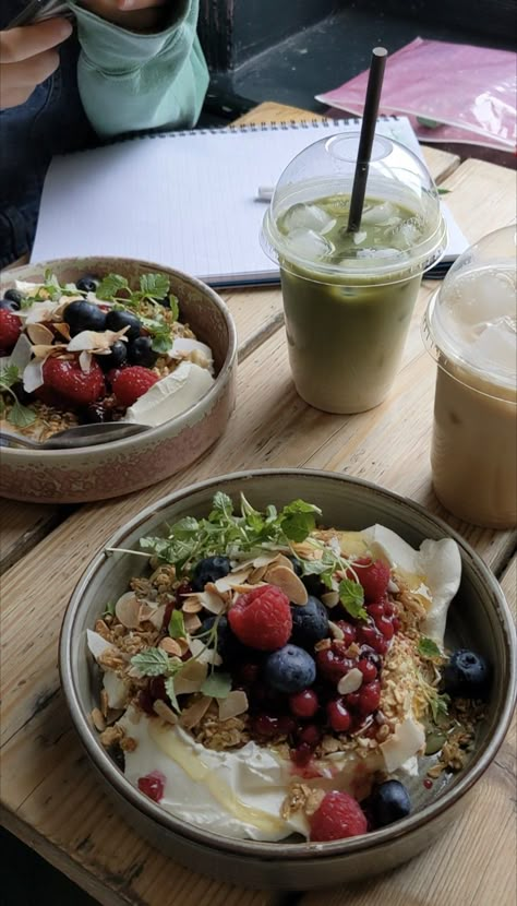 Aesthetic Yogurt Bowls, Healthy Meal Aesthetic, Fall Study Aesthetic, Yogurt Bowl Aesthetic, Aesthetic Yogurt, Yogurt Bowl Ideas, Healthy Lifestyle Vision Board, Aesthetic Cafe Food, Mornings Aesthetic