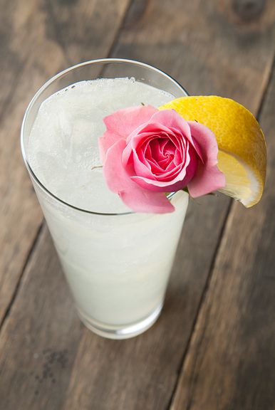 Rose Drink, Rose Lemonade, Outdoor Cocktail, Lemonade Recipe, Spring Cocktails, Lemonade Recipes, Water Recipes, Rose Water, Refreshing Drinks