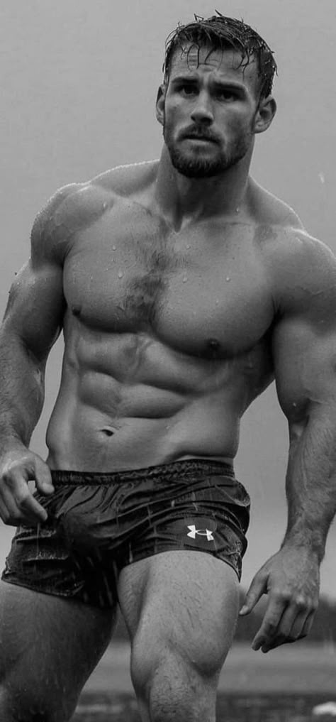 Bulky Men Muscle, Muscular Man Posing, Lean Muscle Men, Muscular Man Flexing, Guy Flexing Muscle, Sweaty Muscle Man, Fashion Models Men, Ripped Body, Gym Guys