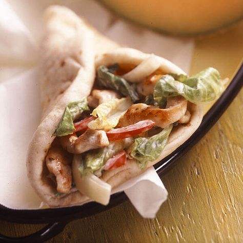 Chicken Ranch Pitas Chicken Bacon Ranch Pita, Leftover Fried Chicken Recipes, Leftover Fried Chicken, Chicken Pita Pockets, Pita Recipes, Chicken Pita, Chicken Ranch, Pita Sandwiches, Easy Chicken Dinner Recipes