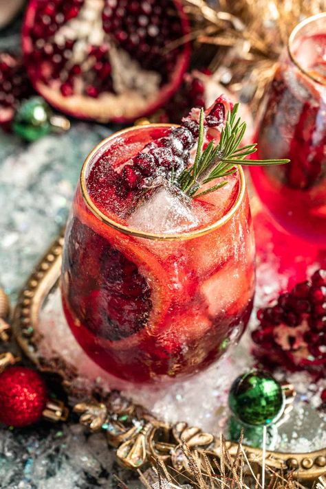 Holiday Margaritas, Healthy Alcohol, Easy Holiday Cocktails, Apple Cider Punch, Bourbon Apple Cider, Aperol Spritz Recipe, Apple Cider Mimosa, Spiked Apple Cider, Cranberry Vodka