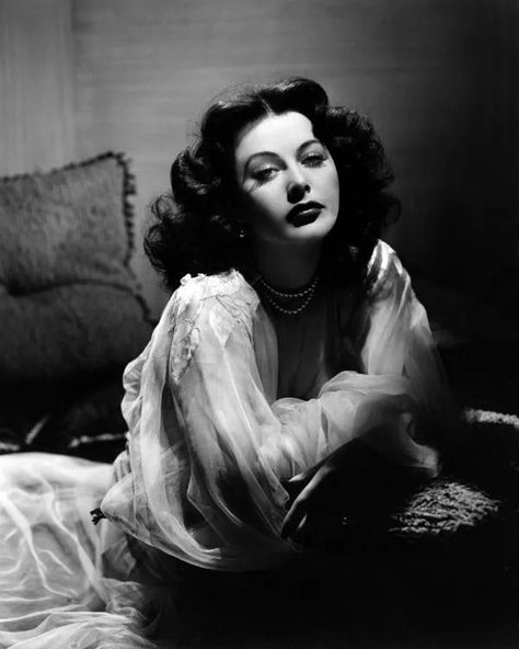 Hedi Lamarr, Classic Hollywood Glamour, Vintage Hollywood Glamour, Hedy Lamarr, Old Hollywood Actresses, Hollywood Vintage, Greta Garbo, Old Hollywood Glam, Classic Actresses