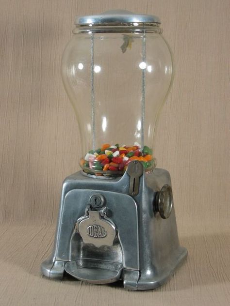 Nostalgia Feeling, Vintage Gumball Machine, Gum Machine, Bubble Gum Machine, Gumball Machines, Penny Candy, Penny Arcade, Inanimate Objects, Pinball Machines